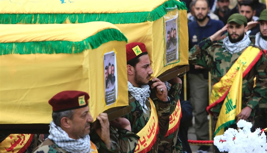 مسلحون في جنازة عناصر من حزب الله في لبنان (أرشيف)