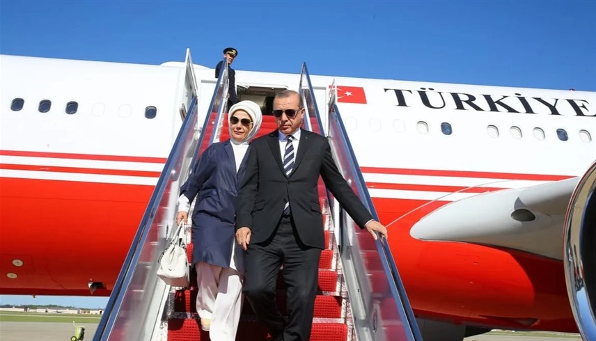 أردوغان وزوجته (أرشيف)