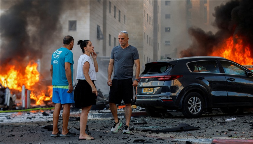 إطلاق الصواريخ من قطاع غزة على عسقلان (رويترز)