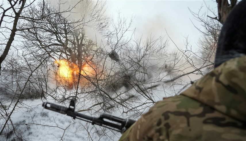 عناصر الجيش الأوكراني في خط المواجهة مع روسيا (رويترز)