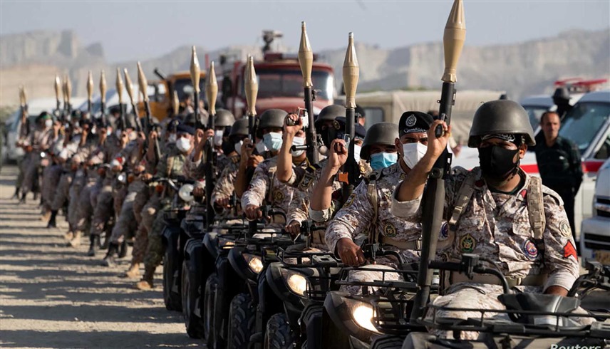 مجموعة من القوات الإيرانية (رويترز)