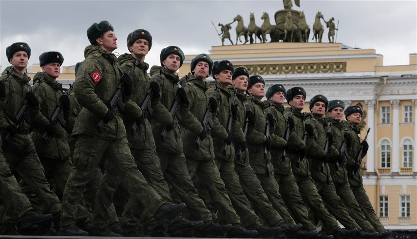 عرض عسكري للجيش الروسي (رويترز)