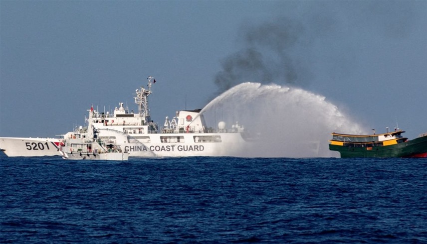مناوشات سابقة بين سفن تابعة للصين والفلبين (رويترز)