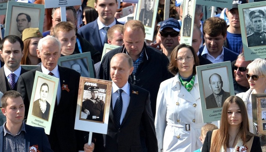 الرئيس الروسي خلال مشاركته في إحدى مسيرات الفوج الخالد (أرشيف)