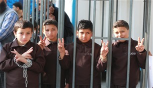 بينهم عشرات الأطفال.. عدد المعتقلين الفلسطينيين في السجون الإسرائيلية بلغ 9500 معتقل