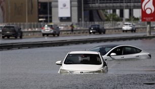 "قانون ووثيقة" يتناولان تعويض السيارات المتضررة من الأمطار … تعرف عليهما