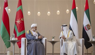 رئيس الدولة وسلطان عُمان يبحثان تعزيز العلاقات الأخوية والتطورات في المنطقة