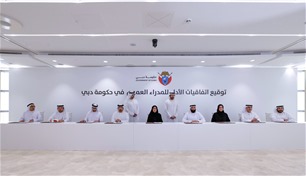حمدان بن محمد يشهد توقيع اتفاقيات الأداء للمدراء العموم في حكومة دبي