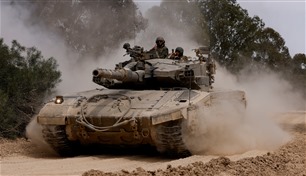 إسرائيل تحشد قواتها لحرب شاملة مع "حزب الله"