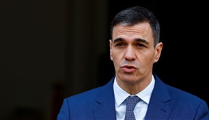رئيس وزراء إسبانيا يقرر الاستمرار في منصبه