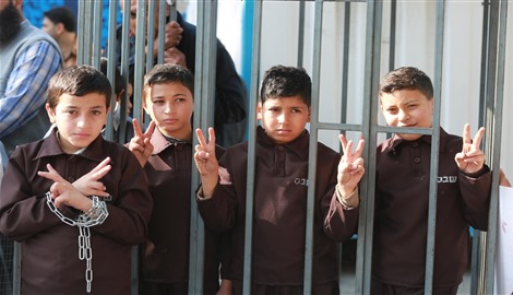 بينهم عشرات الأطفال.. عدد المعتقلين الفلسطينيين في السجون الإسرائيلية بلغ 9500 معتقل