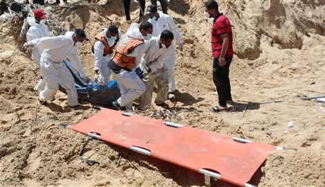 آثار تعذيب ودفن بعضهم أحياء.. تفاصيل "مرعبة" عن المقابر الجماعية في غزة