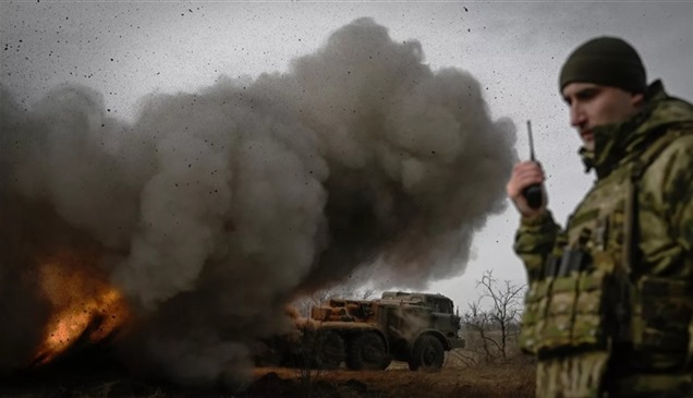مقتل وإصابة 12 بقصف روسي على شرق أوكرانيا 