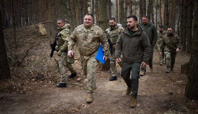اتهمتهما بالتخطيط لاغتيال زيلينسكي.. أوكرانيا تعلن اعتقال عقيدين جندتهما روسيا 