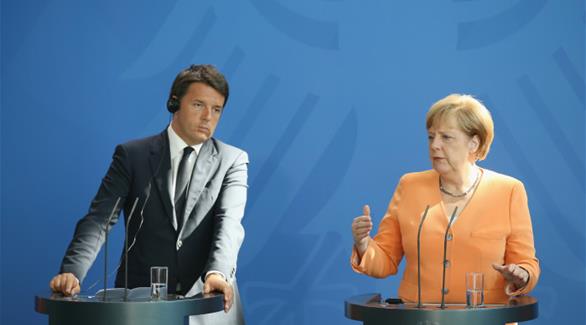 المستشارة الألمانية أنجيلا ميركل ورئيس الوزراء الإيطالي ماتيو رينزي (أرشيف)