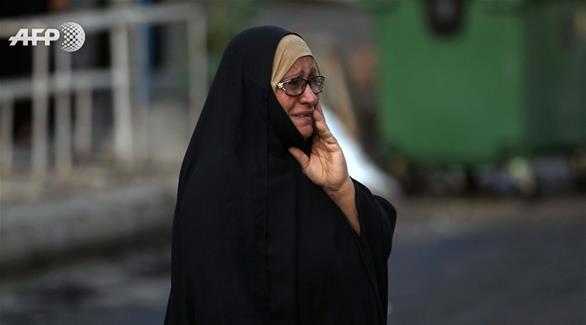 عراقية تبكي في مكان انفجار سيارة مفخخة بحي الكرادة في بغداد (أ ف ب)