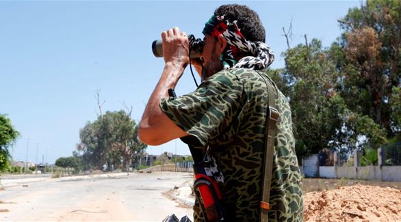 أفراد القوات الليبية يواجهون داعش في سرت(رويترز)