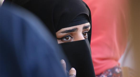 امرأة منقبة في أحد الأماكن السياحية (تصوير محمود غزيّل / 24)