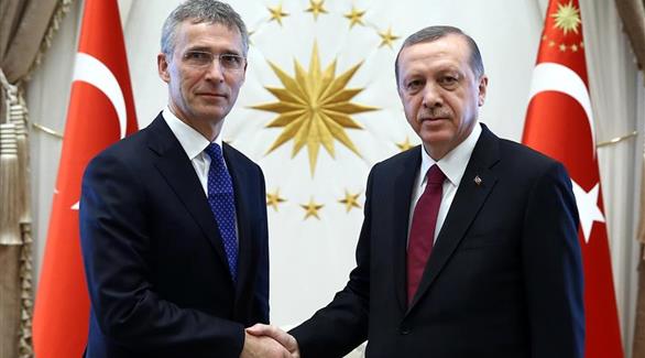 الرئيس التركي رجب طيب أردوغان والأمين العام لحلف الناتو ينس ستولتنبرغ (أرشيف)