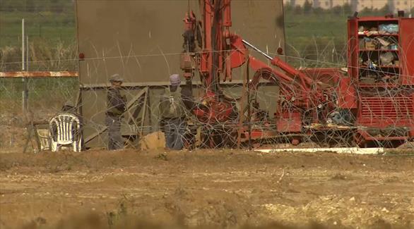 آليات الاحتلال الإسرائيلي أثنار عمليات الحفر 