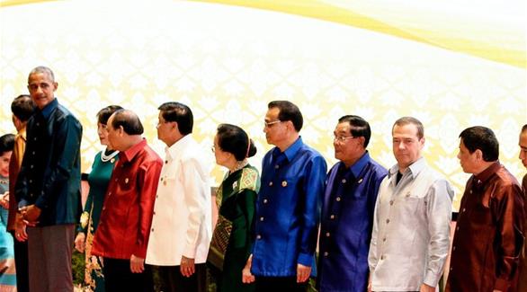 أوباما ودوتيرتي على المنصة مع زعماء رابطة دول جنوب شرق آسيا الأربعاء في فينتيان عاصمة لاوس (الوكالة الأوروبية)