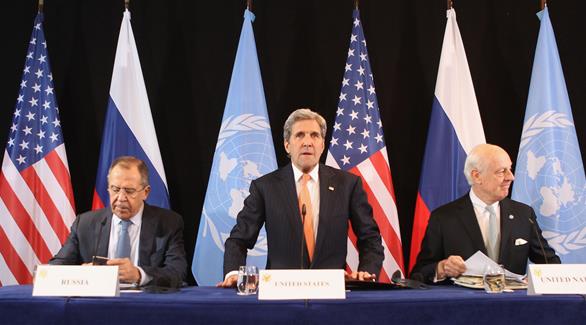 امبعوث الأممي لسوريا، ستيفان دي ميستورا(يمين)، ووزيرا الخارجية الأمريكي والروسي، جون كيري وسيرغي لافروف(غيتي)