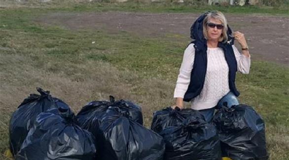 النيوزيلندية كارول لامب تجمع 1300 كيلوغرام من القمامة من الطرق