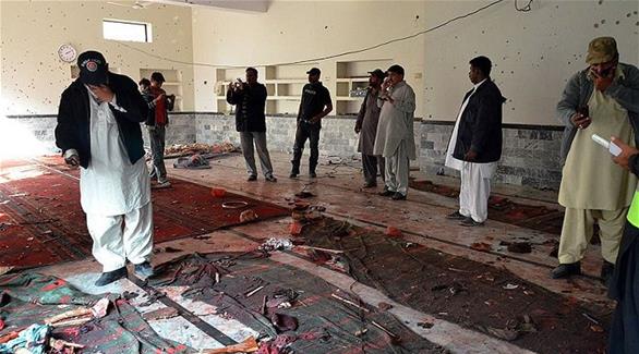 جانب من معاينة تفجير سابق داخل أحد المساجد (أرشيف)