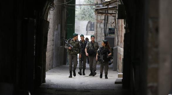 جنود إسرائيليون في أحد أحياء البلدة القديمة في القدس (أ ف ب)