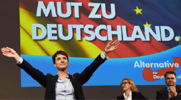 زعيمة حزب البديل من أجل ألمانيا فراوكه بيتري في مهرجان انتخابي (أرشيف)