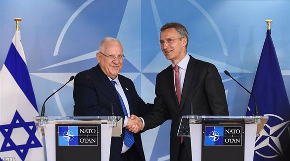 لقاء سابق بين ستولتنبرغ والرئيس الإسرائيلي رؤوفين ريفلين في مقر الناتو (أرشيف)