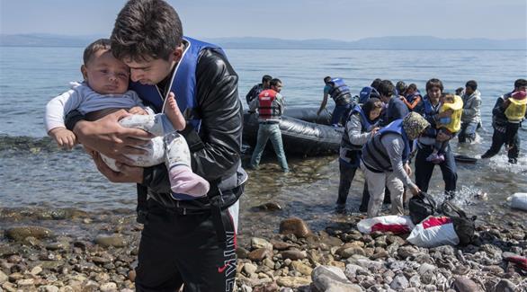 لاجئون يعبرون البحر المتوسط لأوروبا (أرشيف)