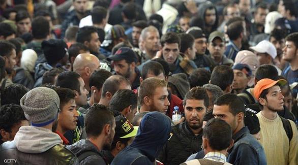 مئات المهاجرين على الحدود الألمانية النمساوية (غيتي)