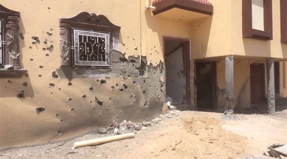 المنزل الذي سقطت عليه القذيفة الحوثية بنجران (تويتر)