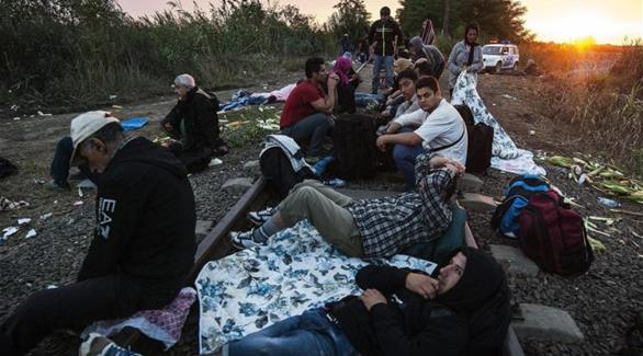 لاجئون يتفرشون الأرض قرب حدود أوروبا (أرشيف)