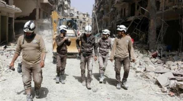 متطوعون من مجموعة الخوذ البيضاء السورية خلال مهمة إنقاذ (أرشيف)