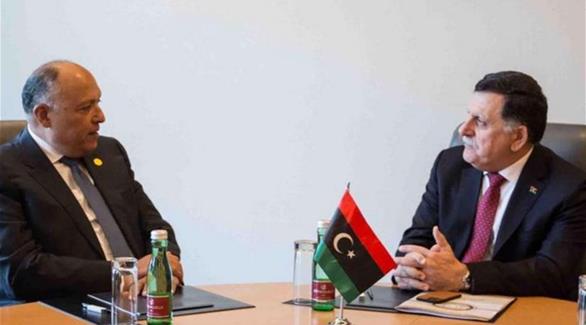 وزير الخارجية المصري سامح شكري رئيس المجلس الرئاسي الليبي فايز السراج (أرشيف)