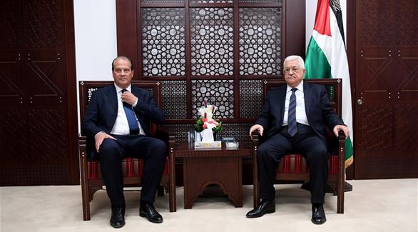 الرئيس محمود عباس أثناء لقاء السكرتير الأول للحزب الاشتراكي الفرنسي (وفا)