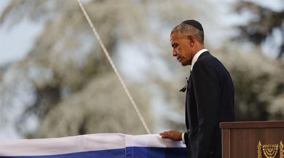 أوباما خلال الجنازة (أ ف ب)