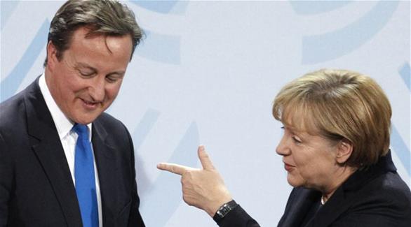 المستشارة الألمانية أنجيلا يمركل ورئيس الوزراء البريطاني السابق ديفيد كاميرون(رويترز)