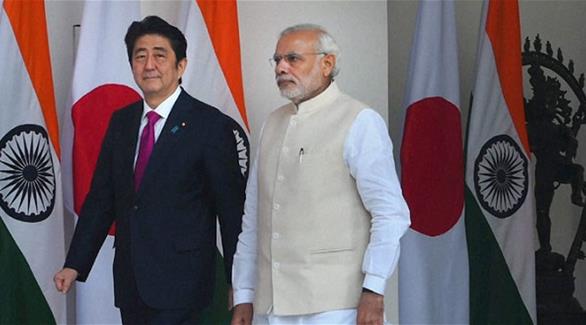 رئيس الوزراء الهندي ناريندرا مودي ونظيره الياباني شينزو آبي (أرشيف)
