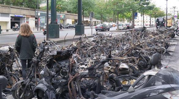 الدراجات النارية متفحمة في باريس 