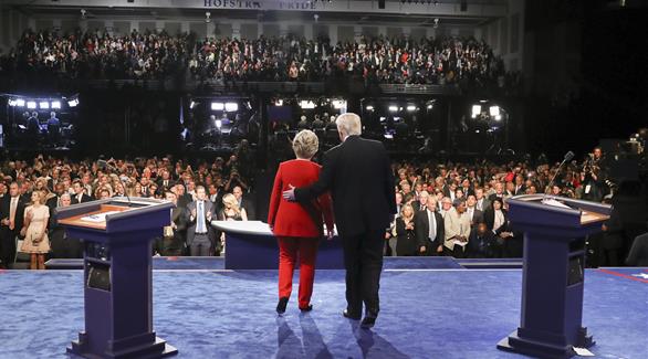 ترامب وكلينتون أثناء المناظرة الرئاسية الأولى بينهما 