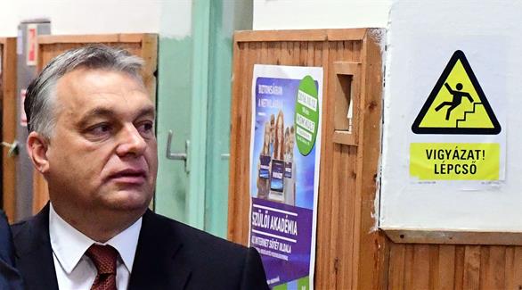 رئيس وزراء المجر فيكتور أوربان أثناء التصويت على الاستفتاء (أ ف ب)