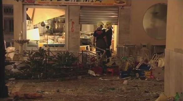 جانب من الانفجار الذي وقع في مقهى بميلانو الإيطالية (أرشيف)