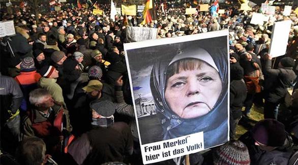 مظاهرة لحزب البديل من أجل ألمانيا منددة بسياسات المستشارة أنجيلا ميركل تحت شعار"سيدة ميركل هذا هو الشعب هنا"(أرشيف)