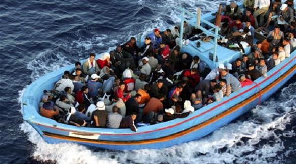 قارب يقل عدداً كبيراً من المهاجرين (أرشيف)