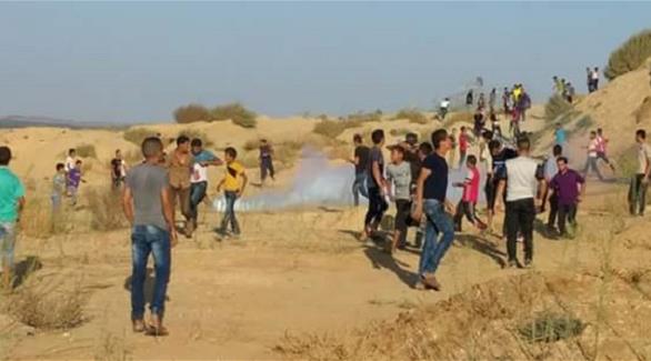 فلسطينيون قرب الخط الفاصل شرق قطاع غزة (أرشيف)