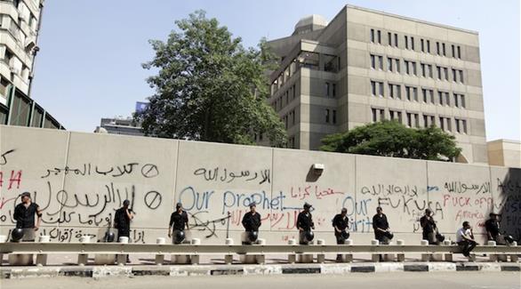 الأمن يحرس السفارة الأمريكي في مصر، في 2012(رويترز)