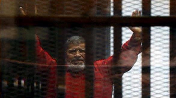 مرسي مرتدياً زي الإعدام (أرشيف)
